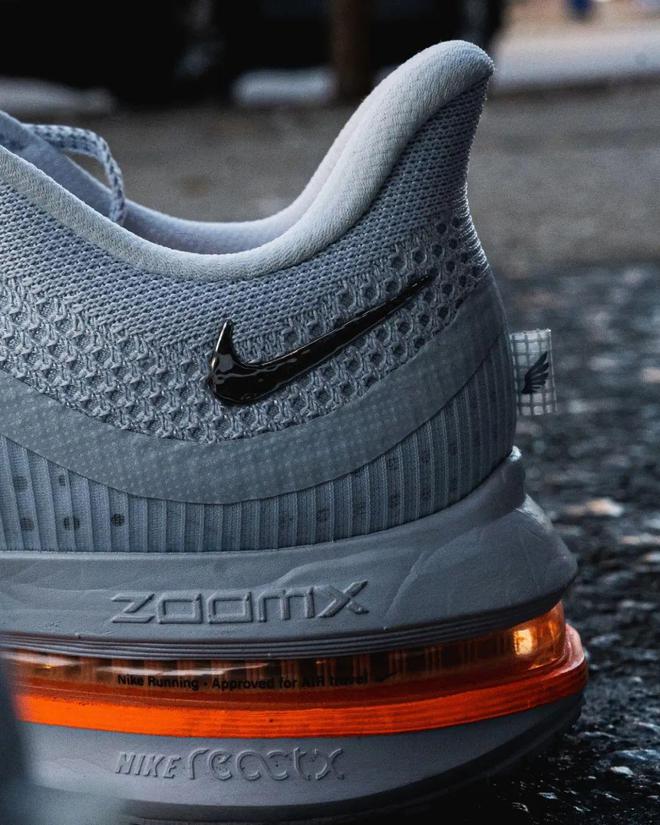 这双Nike跑鞋把能给的都给足了ag真人平台第一游戏配置诱人！(图2)