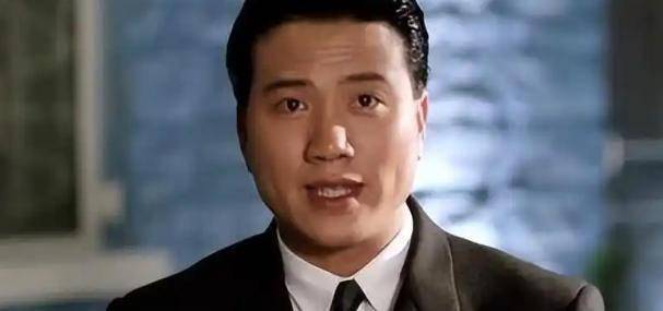 鞋！本人回应：不偷不抢挣得都是干净钱AG真人登录爆火演员竟在街头摆摊刷(图15)