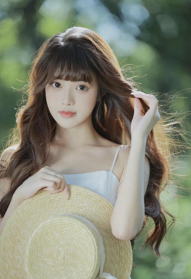 一边c女儿一边辅导作业AG真人国际游戏爸